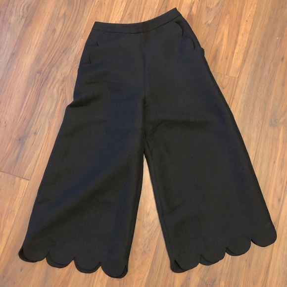 High waisted cropped scallop pants - Picture 1 of 3
